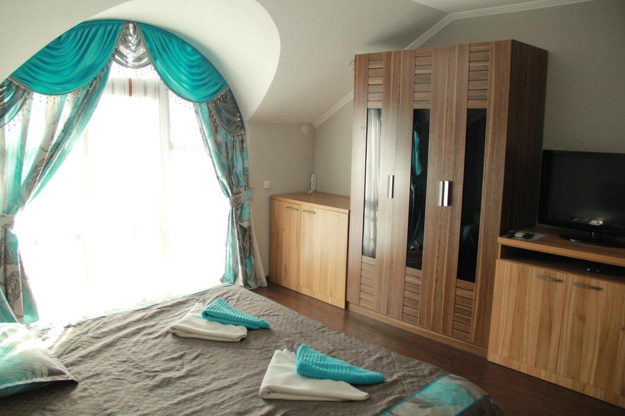 Kristall Hotel Бостери Екстериор снимка