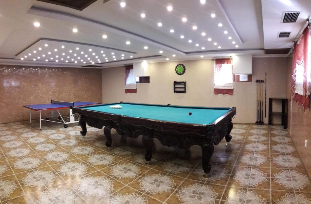 Kristall Hotel Бостери Екстериор снимка