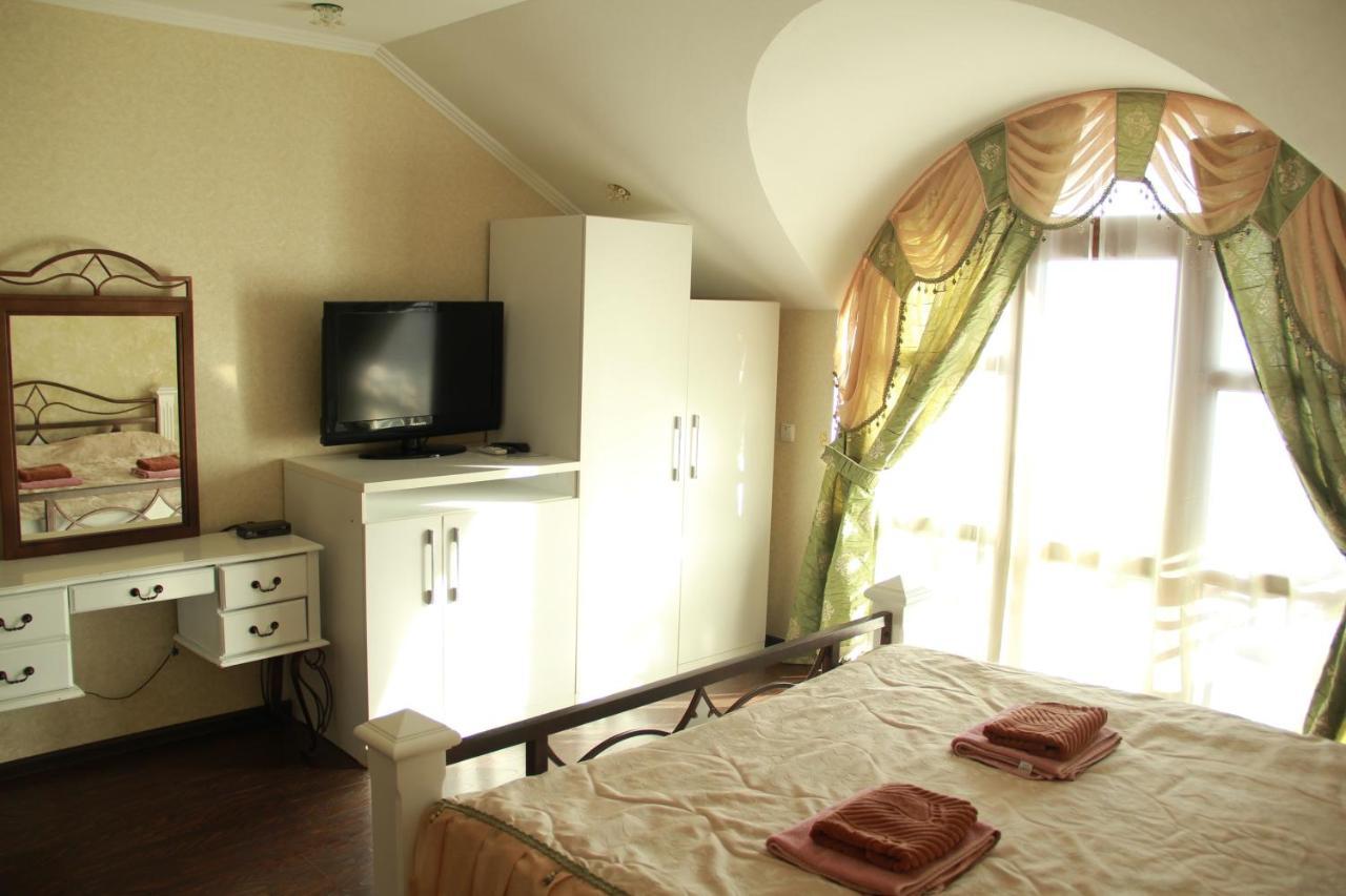 Kristall Hotel Бостери Екстериор снимка