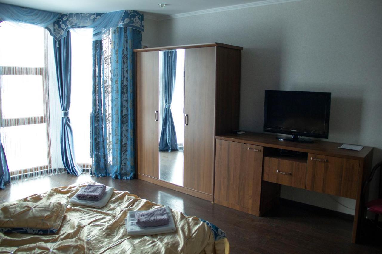 Kristall Hotel Бостери Екстериор снимка