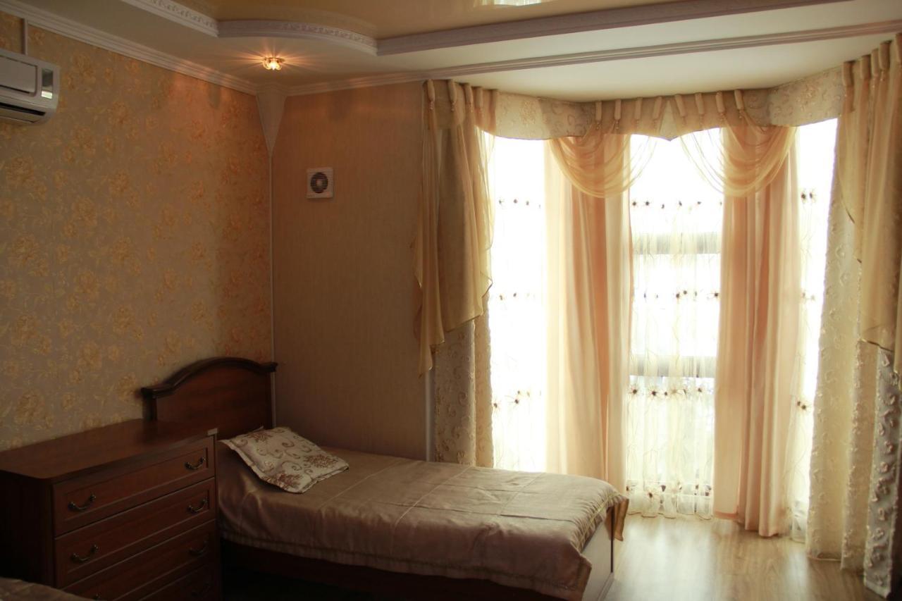Kristall Hotel Бостери Екстериор снимка