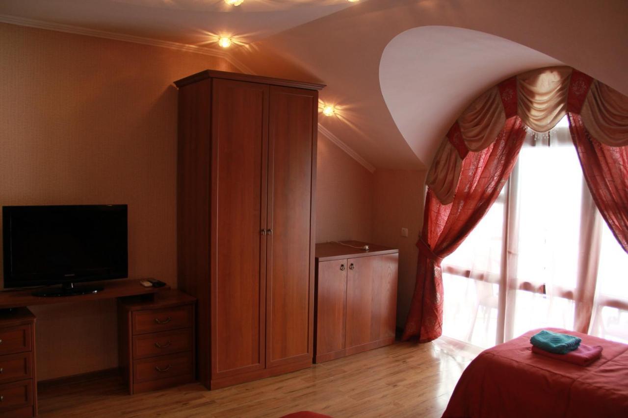 Kristall Hotel Бостери Екстериор снимка