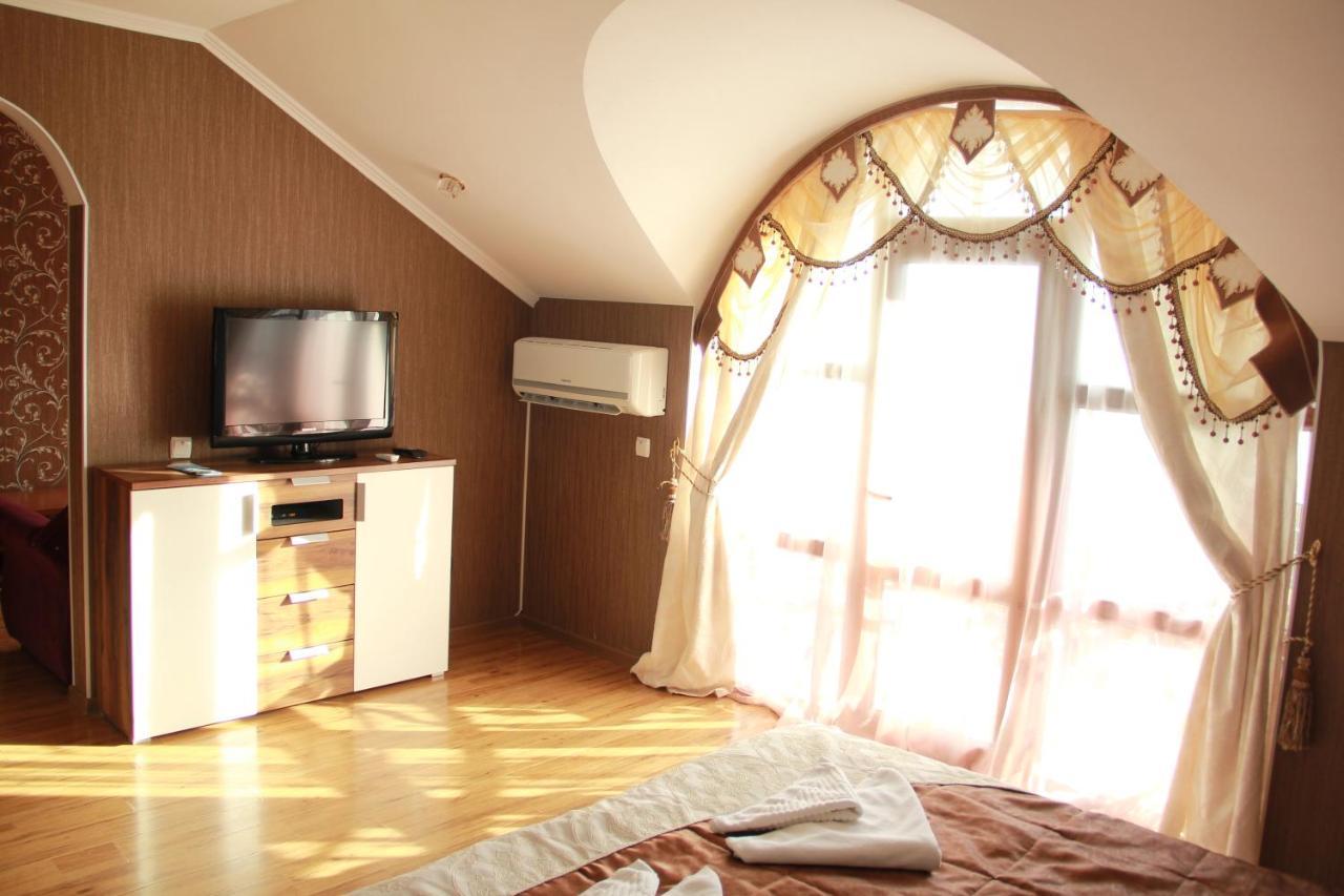 Kristall Hotel Бостери Екстериор снимка